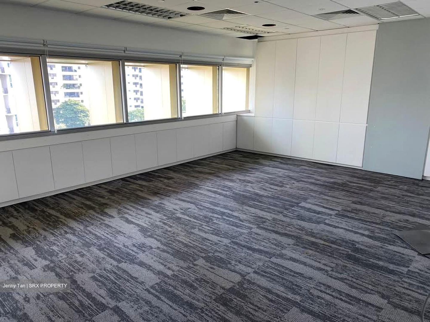 111 Somerset (D9), Office #571664301
